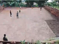 Le terrain de sport financé par des donateurs d&rsquo;asomocam-assolideva du centre scolaire Victor Hugo est presque opérationnel !